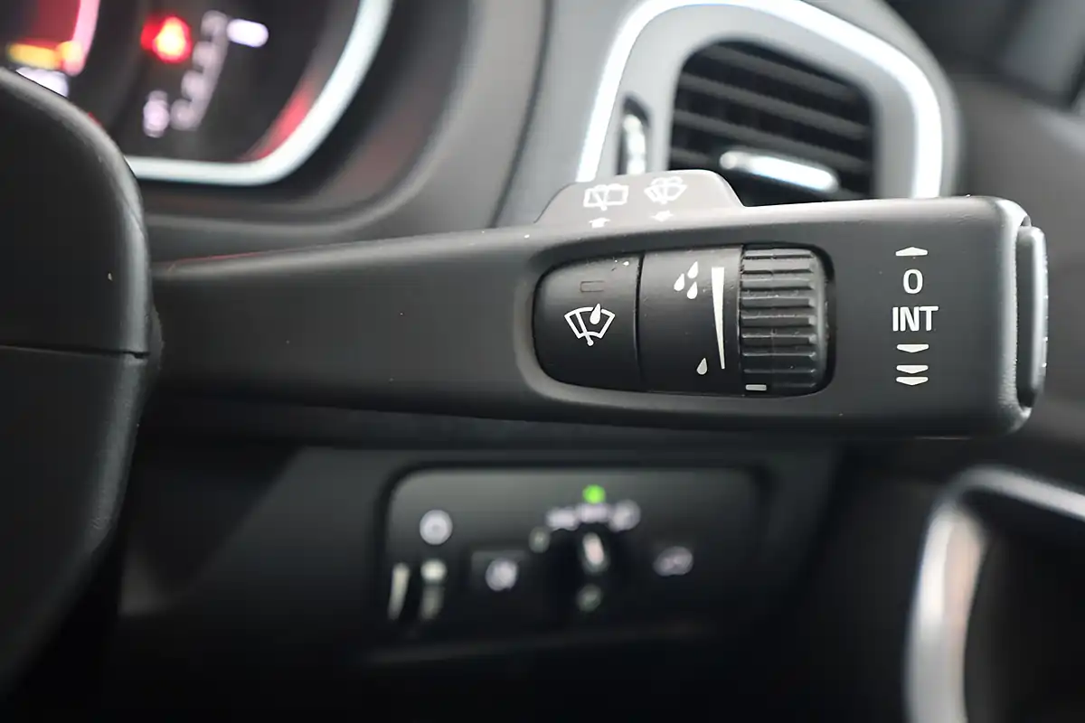 Used 2019 Volvo V40 Cross Country Pro Blue - Interior and Exterior details 19
