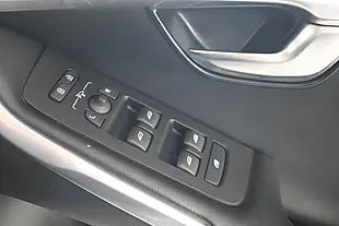 Used 2019 Volvo V40 Cross Country Pro Blue - Interior and Exterior details 20