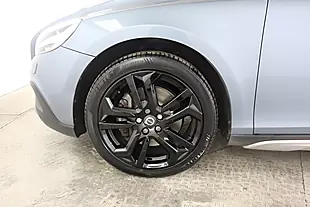 Used 2019 Volvo V40 Cross Country Pro Blue - Interior and Exterior details 9