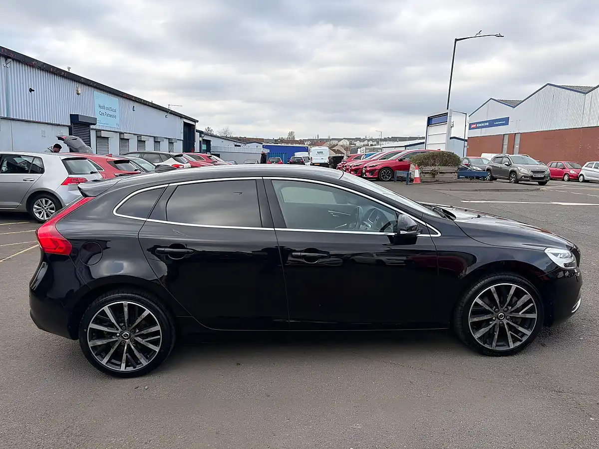 Used 2019 Volvo V40 Inscription Edition Black - Interior and Exterior details 6