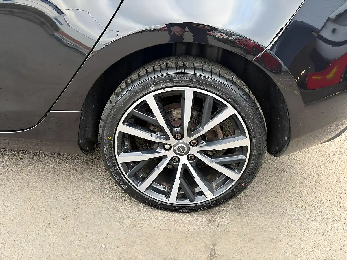 Used 2019 Volvo V40 Inscription Edition Black - Interior and Exterior details 9