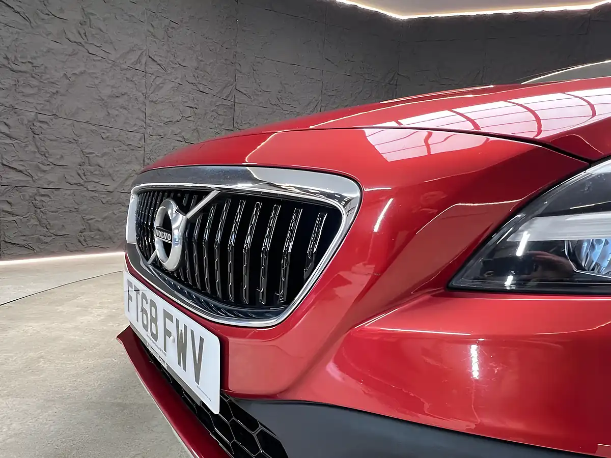 Used 2019 Volvo V40 Pro Red - Interior and Exterior details 14