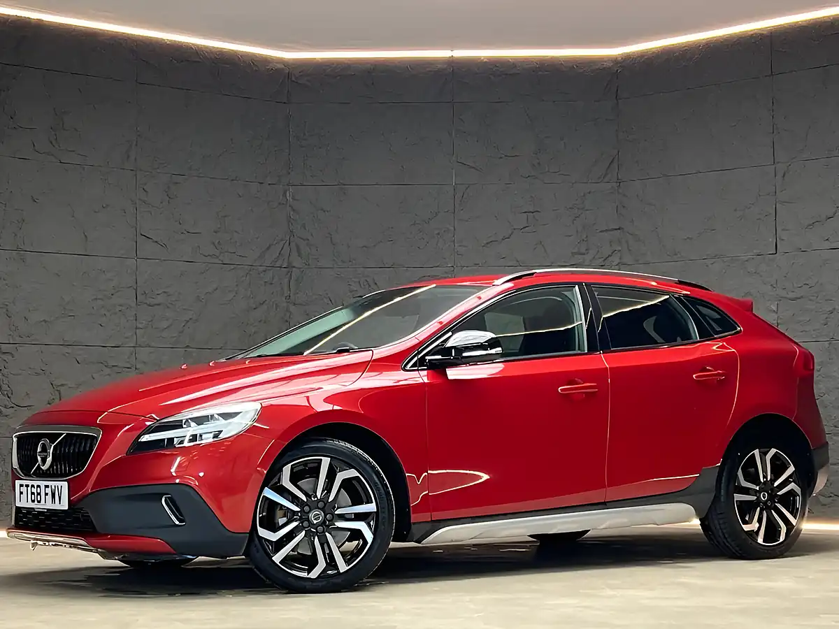 Used 2019 Volvo V40 Pro Red - Interior and Exterior details 3
