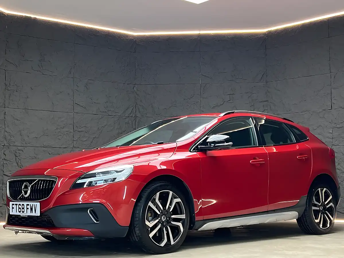 Used 2019 Volvo V40 Pro Red - Interior and Exterior details 4