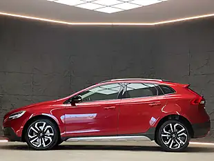 Used 2019 Volvo V40 Pro Red - Interior and Exterior details 6