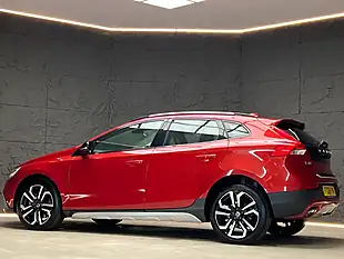 Used 2019 Volvo V40 Pro Red - Interior and Exterior details 8