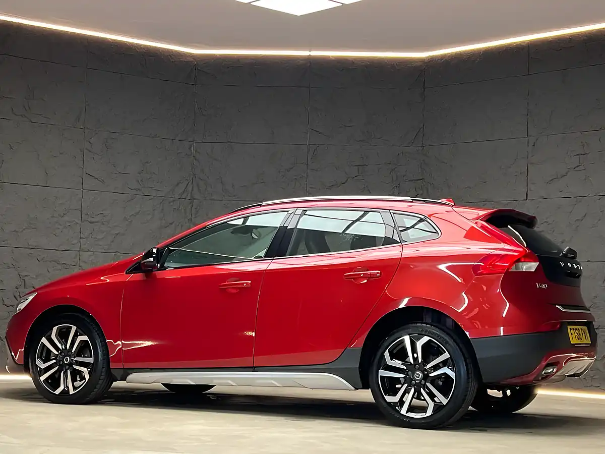 Used 2019 Volvo V40 Pro Red - Interior and Exterior details 8