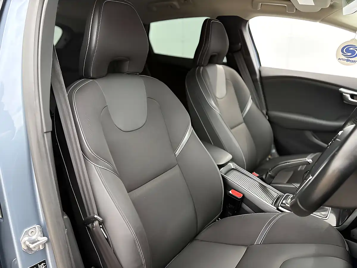 Used 2019 Volvo V40 R-Design Edition Bursting Blue - Interior and Exterior details 13