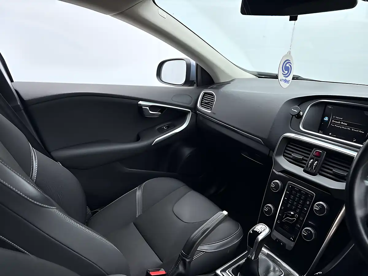 Used 2019 Volvo V40 R-Design Edition Bursting Blue - Interior and Exterior details 15