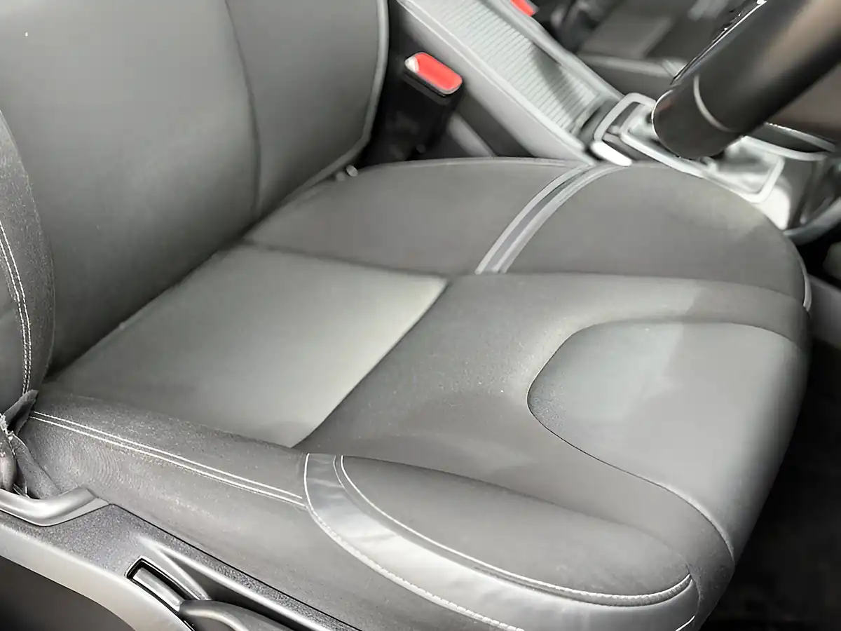 Used 2019 Volvo V40 R-Design Edition Bursting Blue - Interior and Exterior details 17