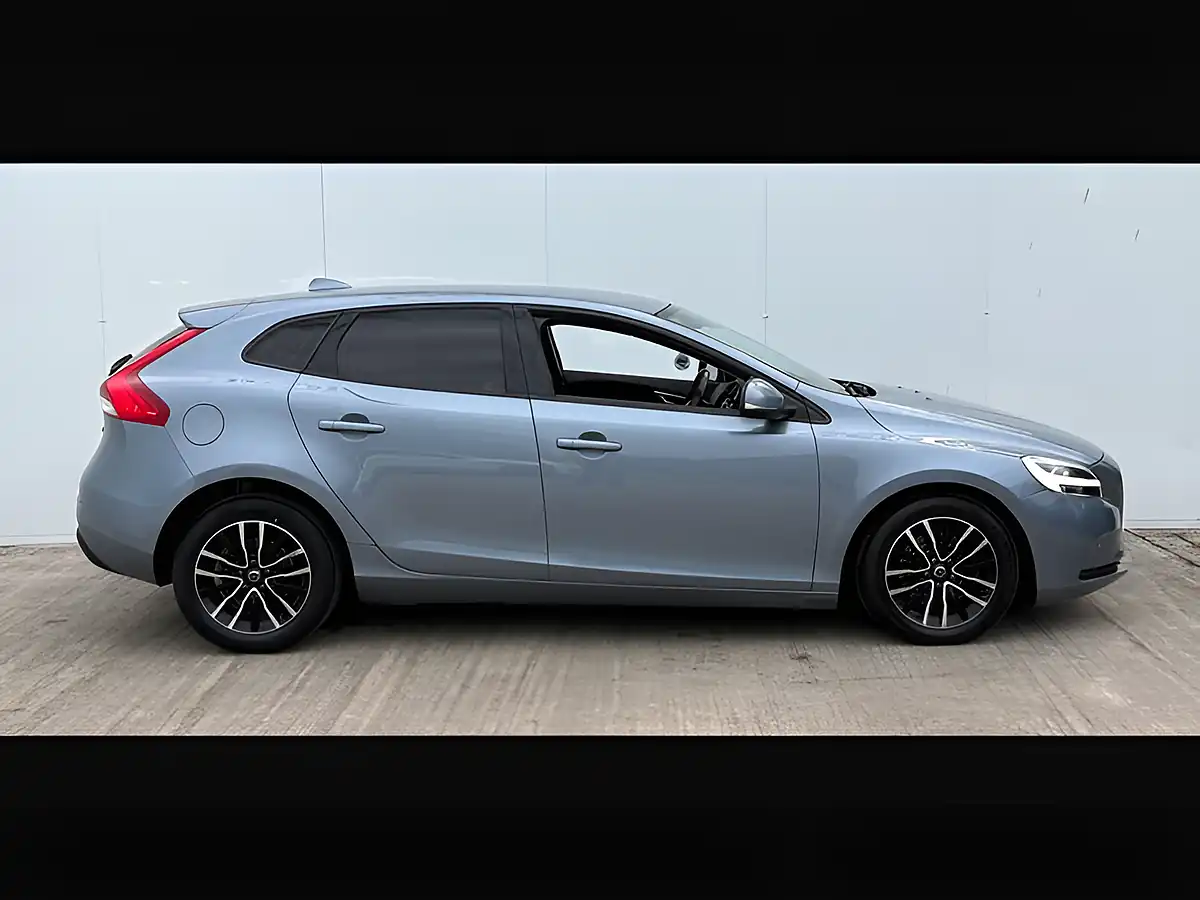 Used 2019 Volvo V40 R-Design Edition Bursting Blue - Interior and Exterior details 7