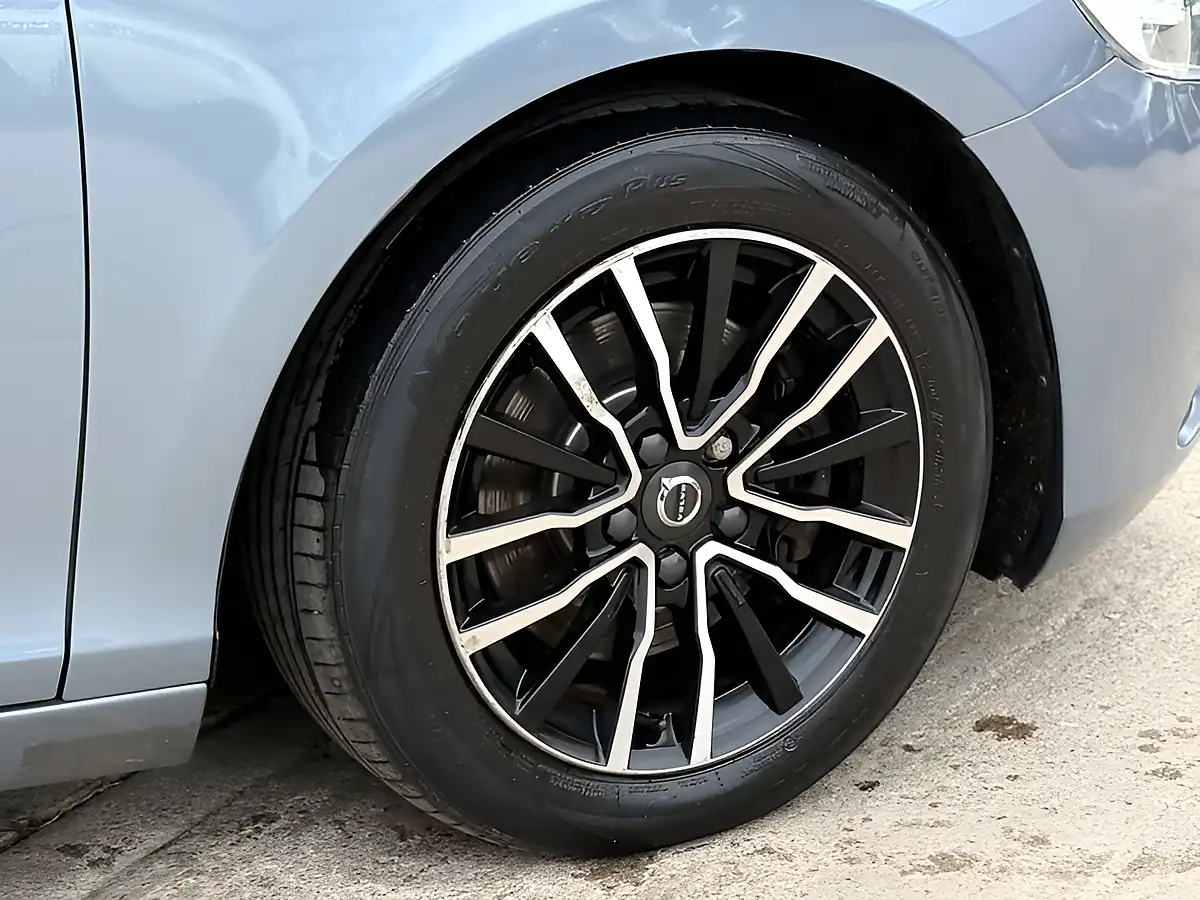 Used 2019 Volvo V40 R-Design Edition Bursting Blue - Interior and Exterior details 8