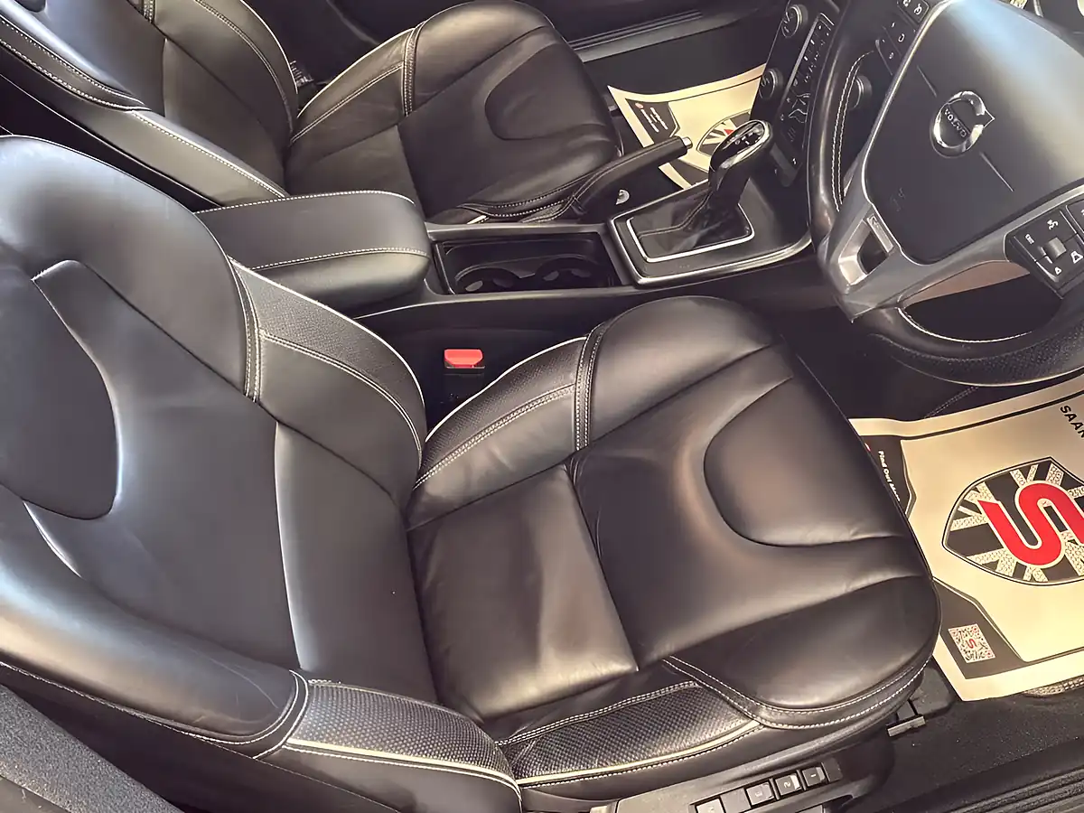 Used 2019 Volvo V40 R-Design Edition Grey - Interior and Exterior details 9