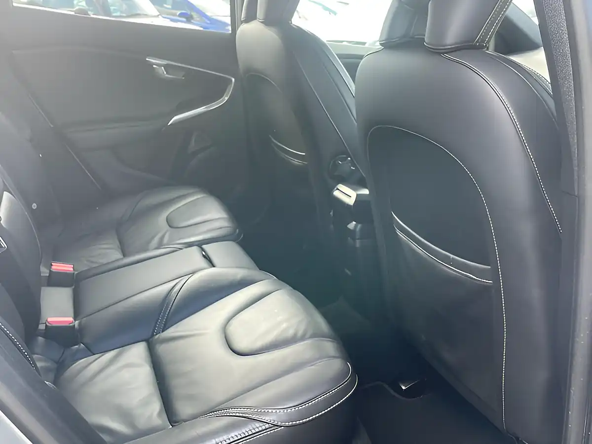 Used 2019 Volvo V40 R-Design Edition Grey - Interior and Exterior details 14