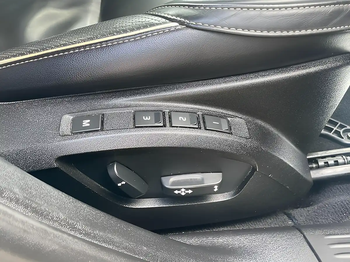 Used 2019 Volvo V40 R-Design Edition Grey - Interior and Exterior details 20