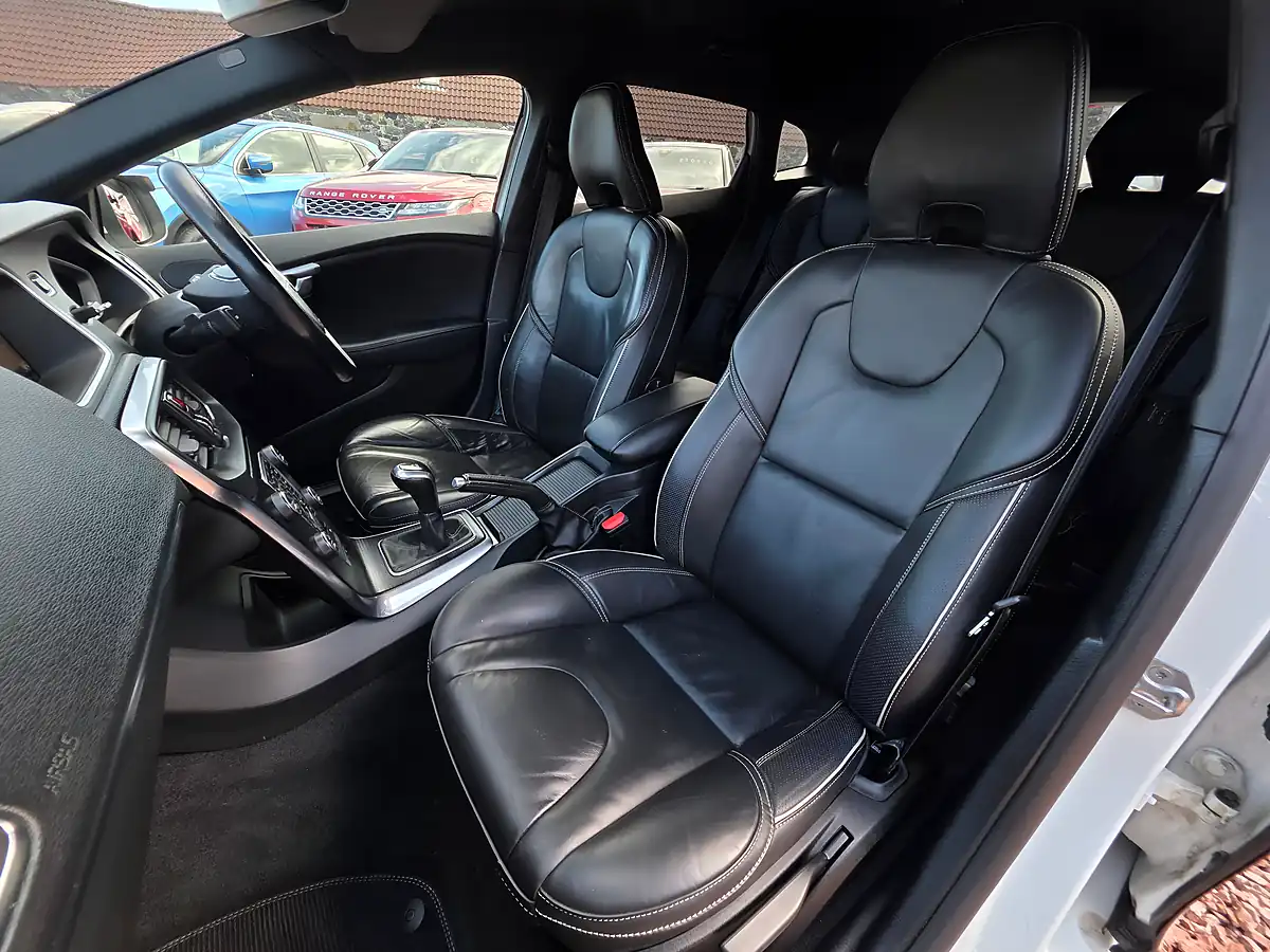 Used 2019 Volvo V40 R-Design Edition Ice White - Interior and Exterior details 10
