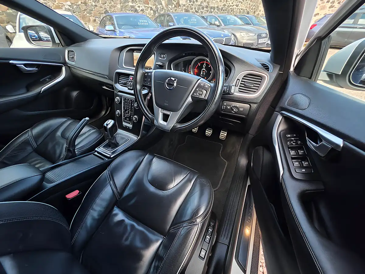 Used 2019 Volvo V40 R-Design Edition Ice White - Interior and Exterior details 8