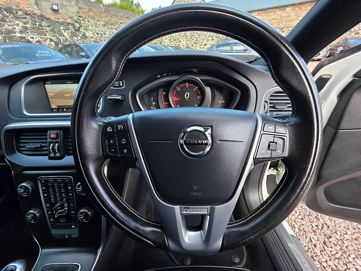 Used 2019 Volvo V40 R-Design Edition Ice White - Interior and Exterior details 9
