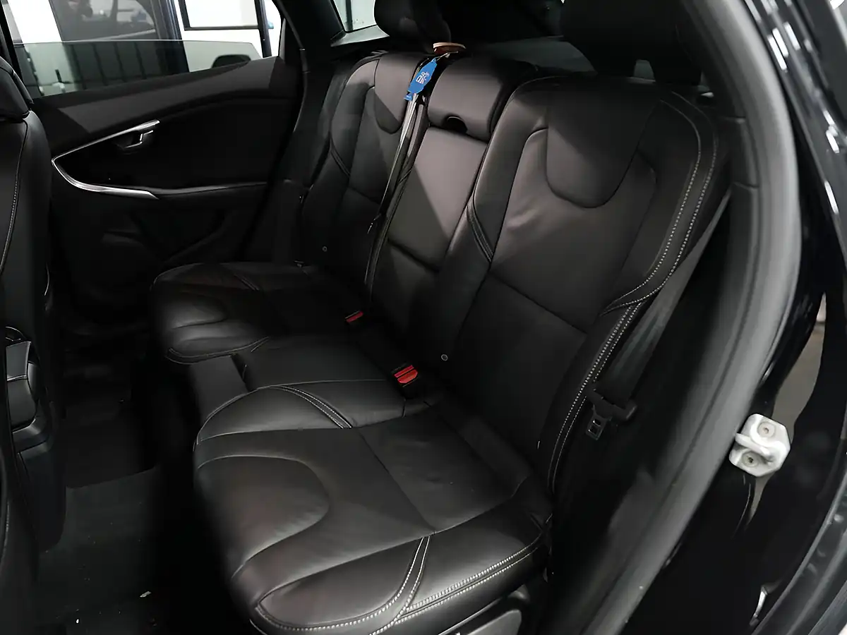 Used 2019 Volvo V40 R-Design Edition Onyx Black - Interior and Exterior details 10