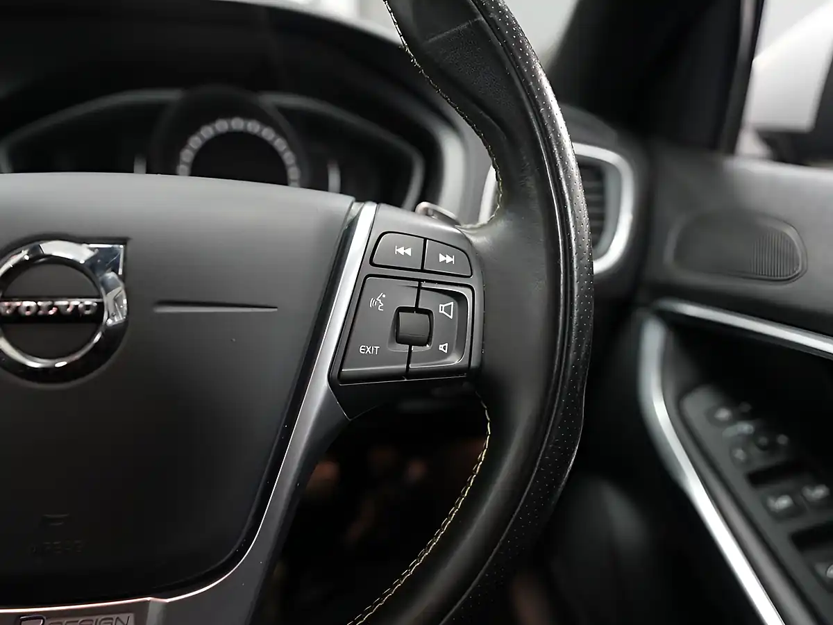 Used 2019 Volvo V40 R-Design Edition Onyx Black - Interior and Exterior details 12