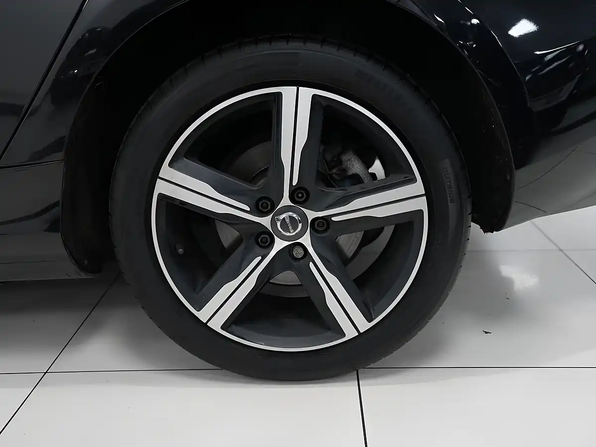 Used 2019 Volvo V40 R-Design Edition Onyx Black - Interior and Exterior details 13