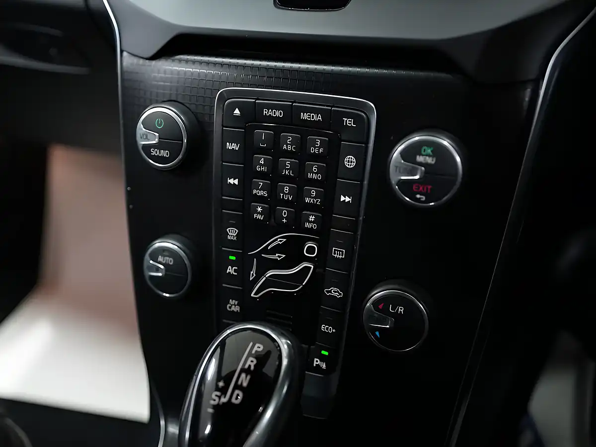 Used 2019 Volvo V40 R-Design Edition Onyx Black - Interior and Exterior details 14