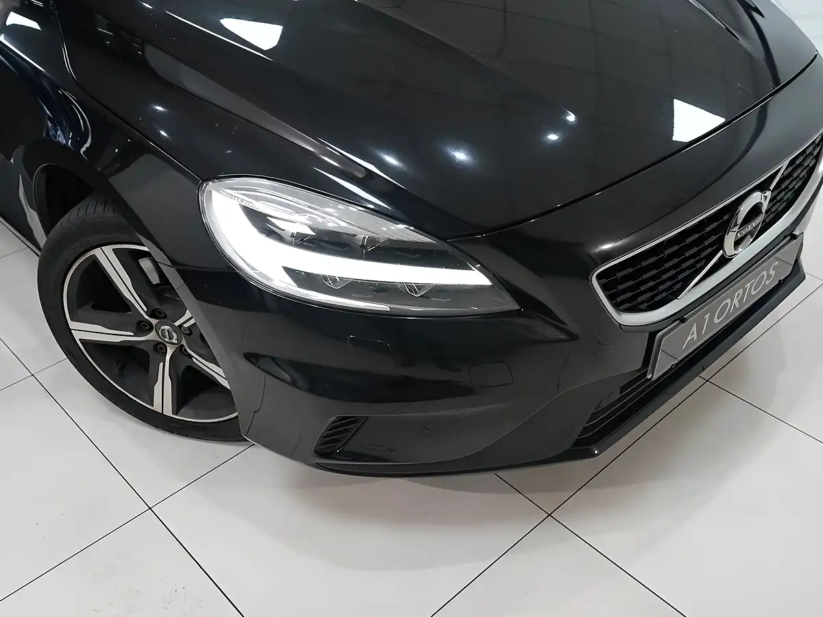 Used 2019 Volvo V40 R-Design Edition Onyx Black - Interior and Exterior details 19