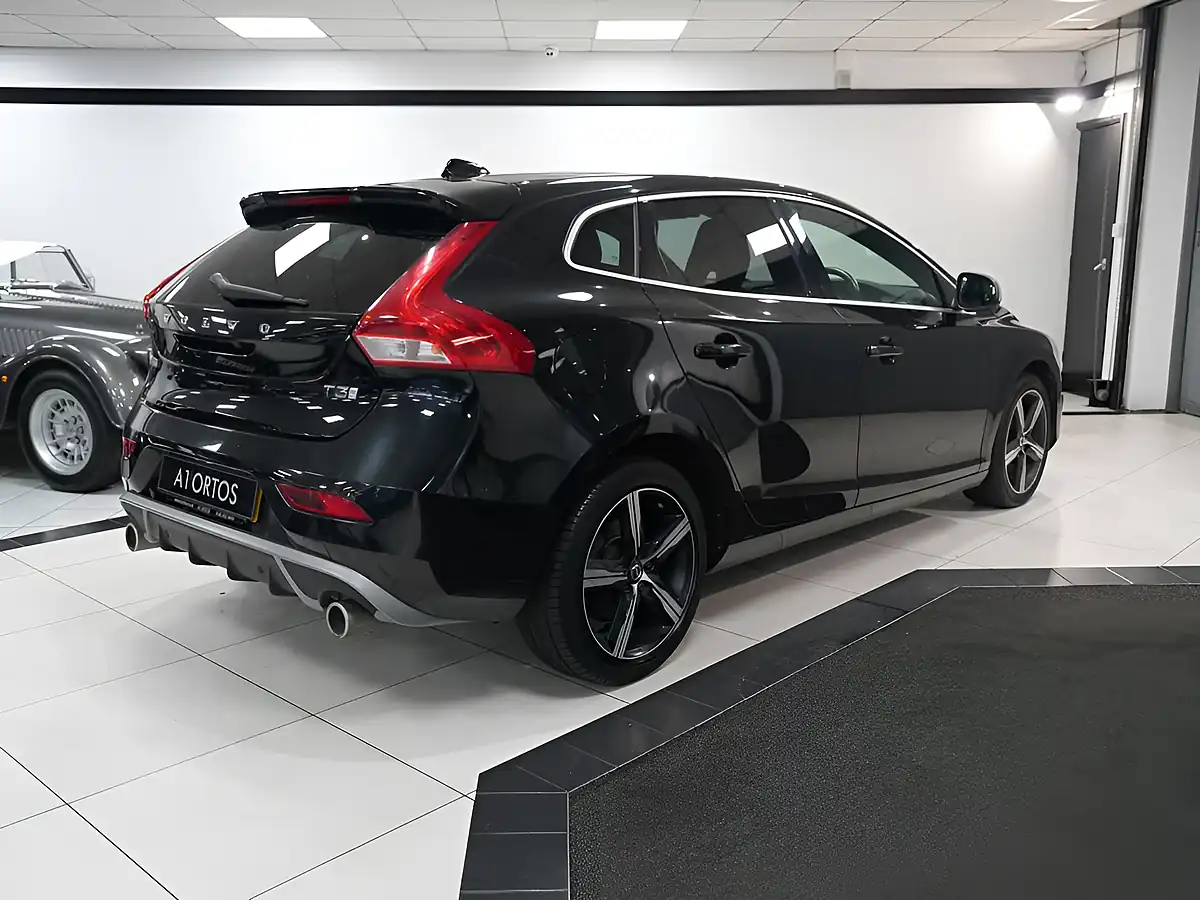 Used 2019 Volvo V40 R-Design Edition Onyx Black - Interior and Exterior details 7