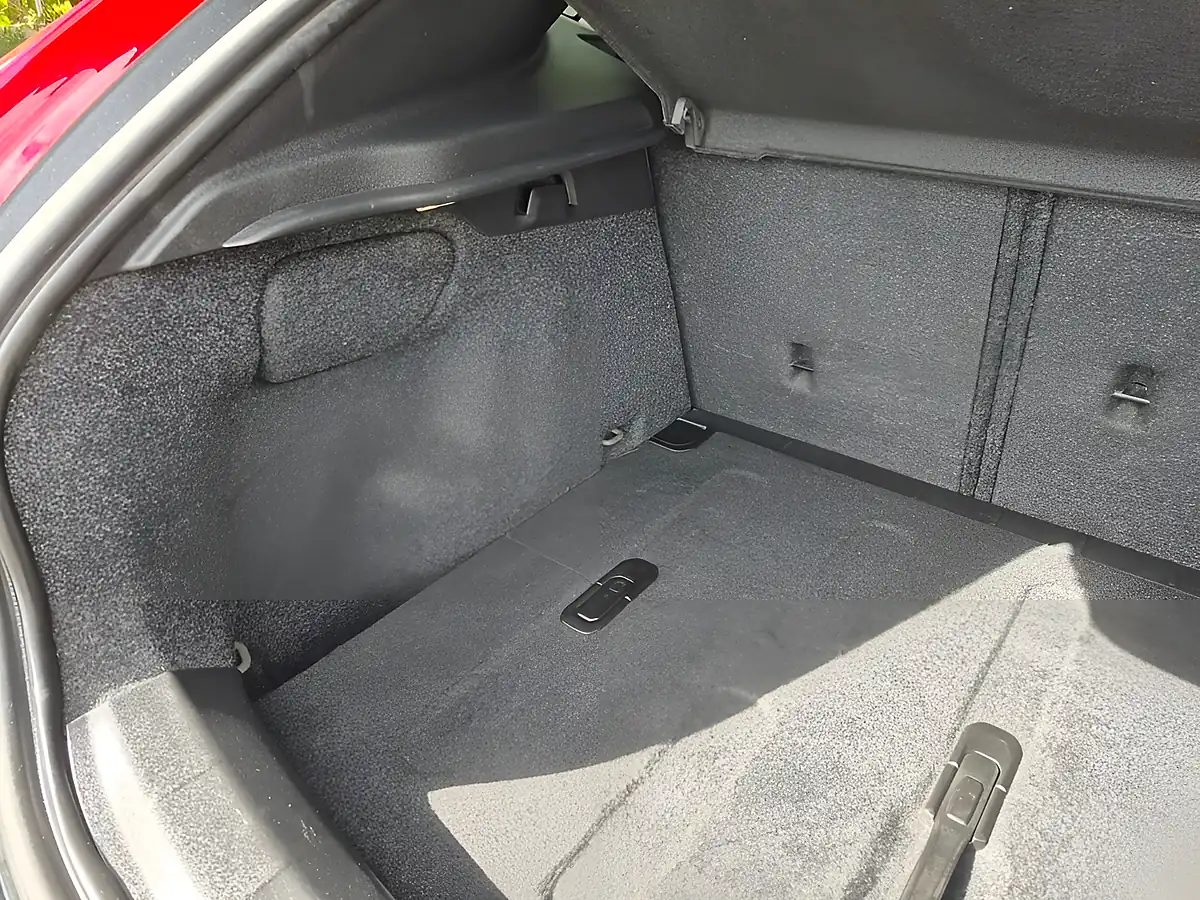 Used 2019 Volvo V40 R-Design Edition Onyx Black - Interior and Exterior details 12