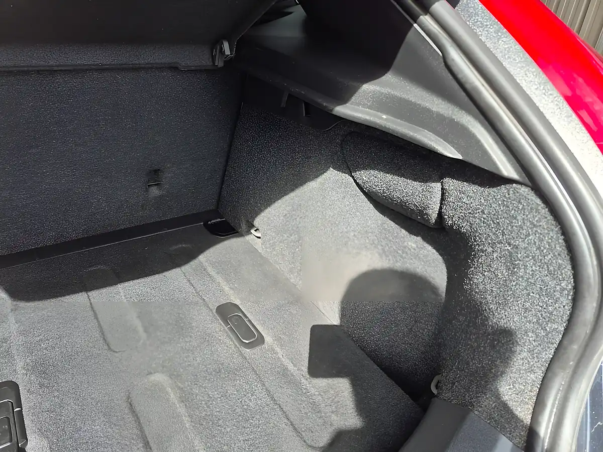 Used 2019 Volvo V40 R-Design Edition Onyx Black - Interior and Exterior details 13