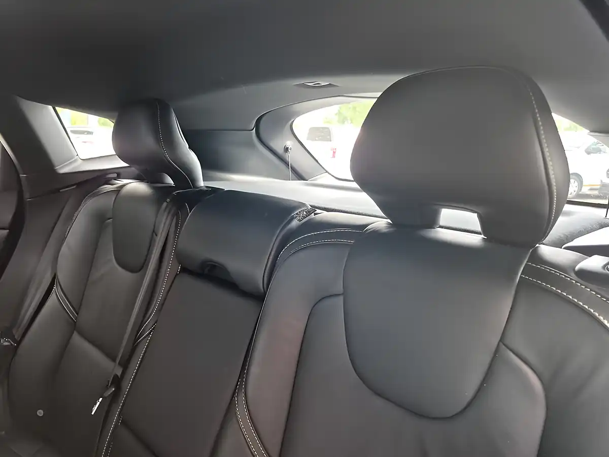 Used 2019 Volvo V40 R-Design Edition Onyx Black - Interior and Exterior details 15