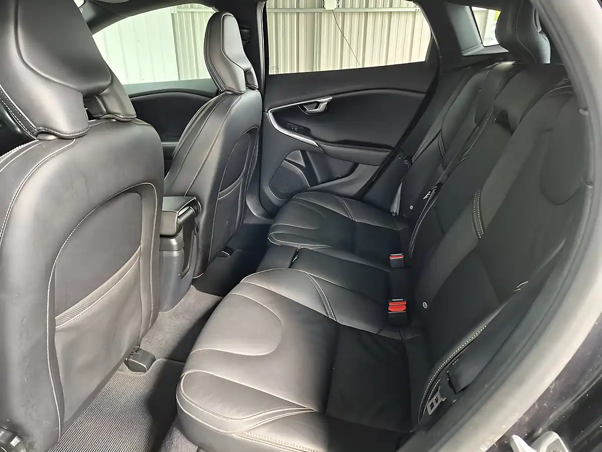 Used 2019 Volvo V40 R-Design Edition Onyx Black - Interior and Exterior details 17