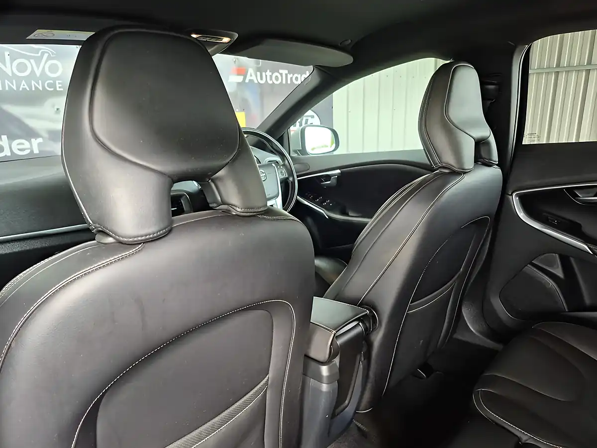 Used 2019 Volvo V40 R-Design Edition Onyx Black - Interior and Exterior details 18