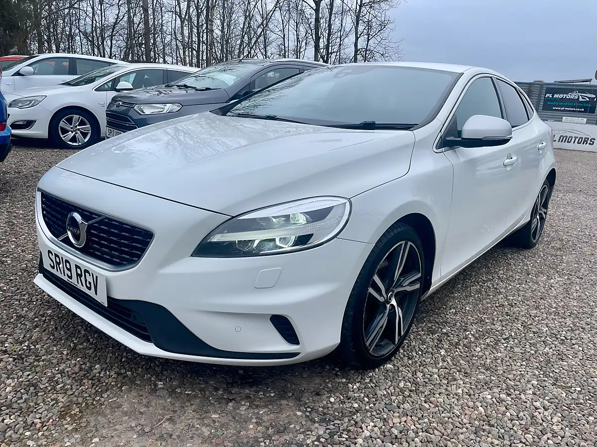 Used 2019 Volvo V40 R-Design Edition White - Interior and Exterior details 2