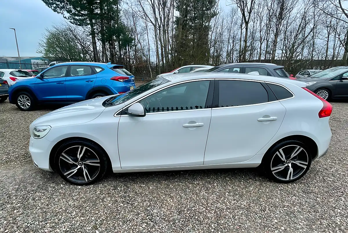 Used 2019 Volvo V40 R-Design Edition White - Interior and Exterior details 6