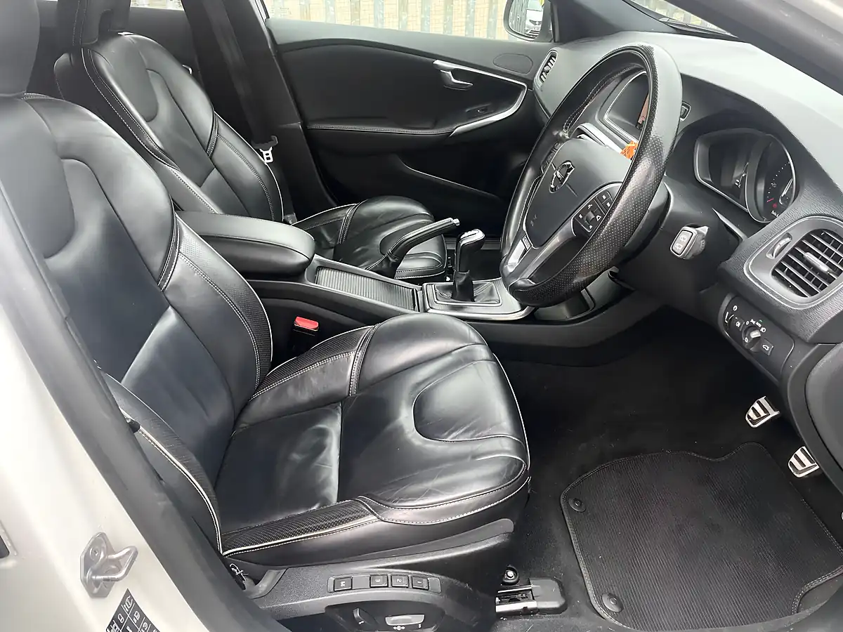 Used 2019 Volvo V40 R-Design Edition White - Interior and Exterior details 9