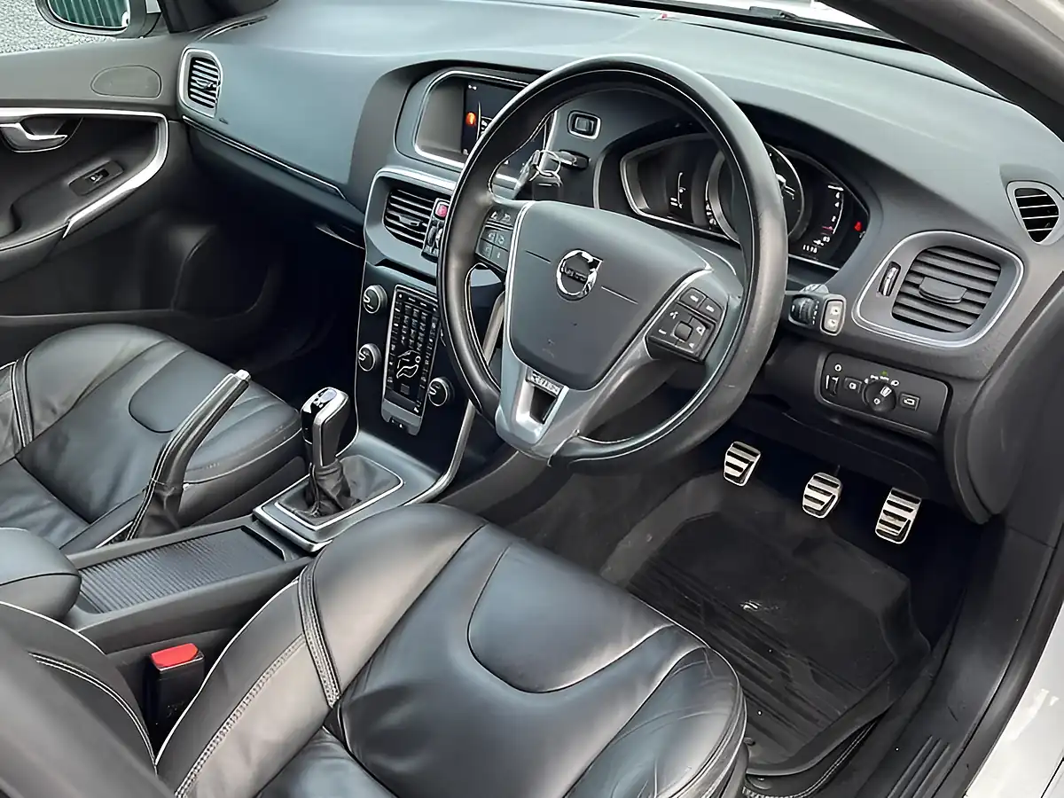 Used 2019 Volvo V40 R-Design Edition White - Interior and Exterior details 10