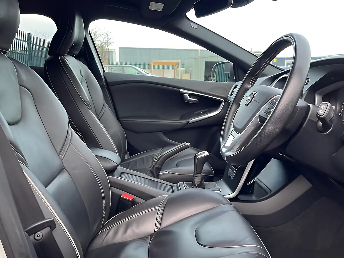 Used 2019 Volvo V40 R-Design Edition White - Interior and Exterior details 11