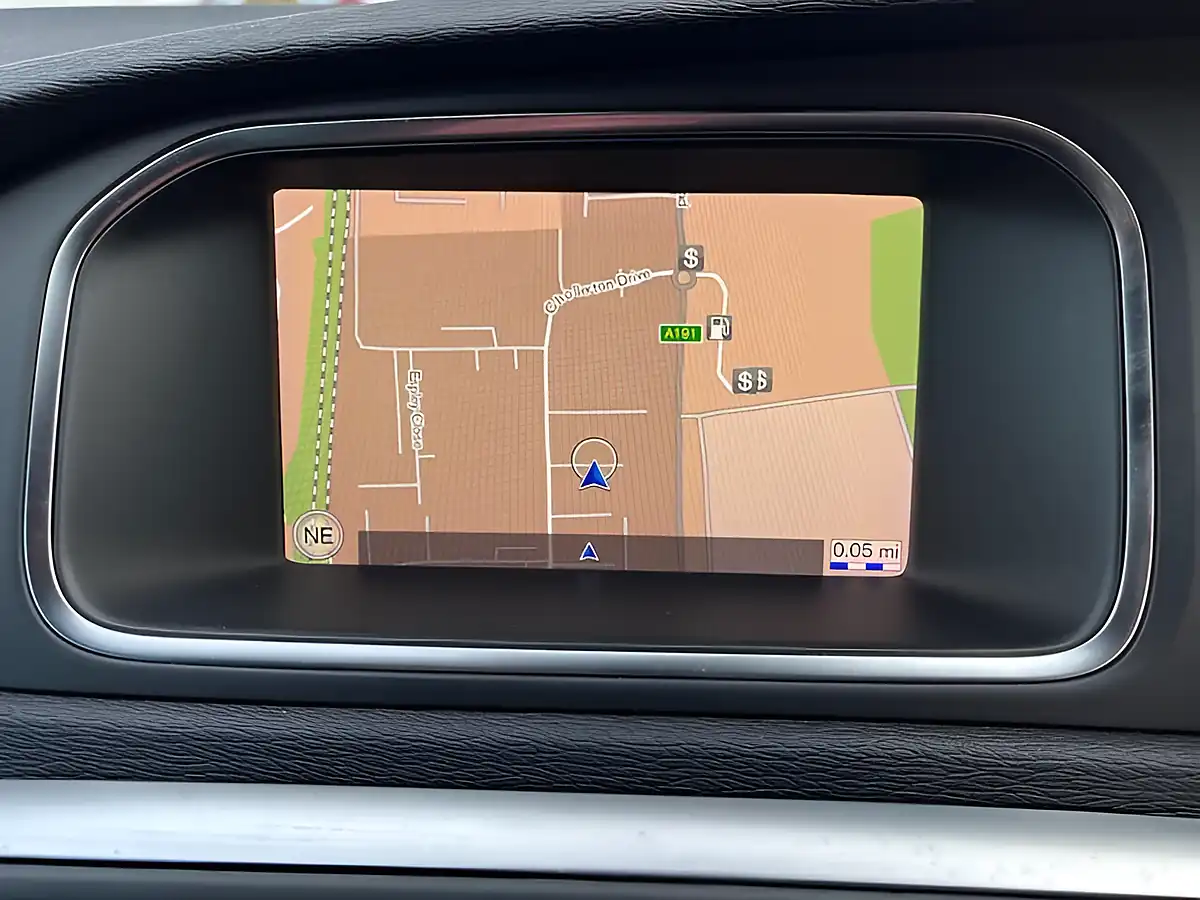 Used 2019 Volvo V40 R-Design Edition White - Interior and Exterior details 17