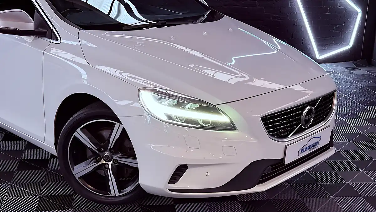 Used 2019 Volvo V40 R-Design Edition White - Interior and Exterior details 10