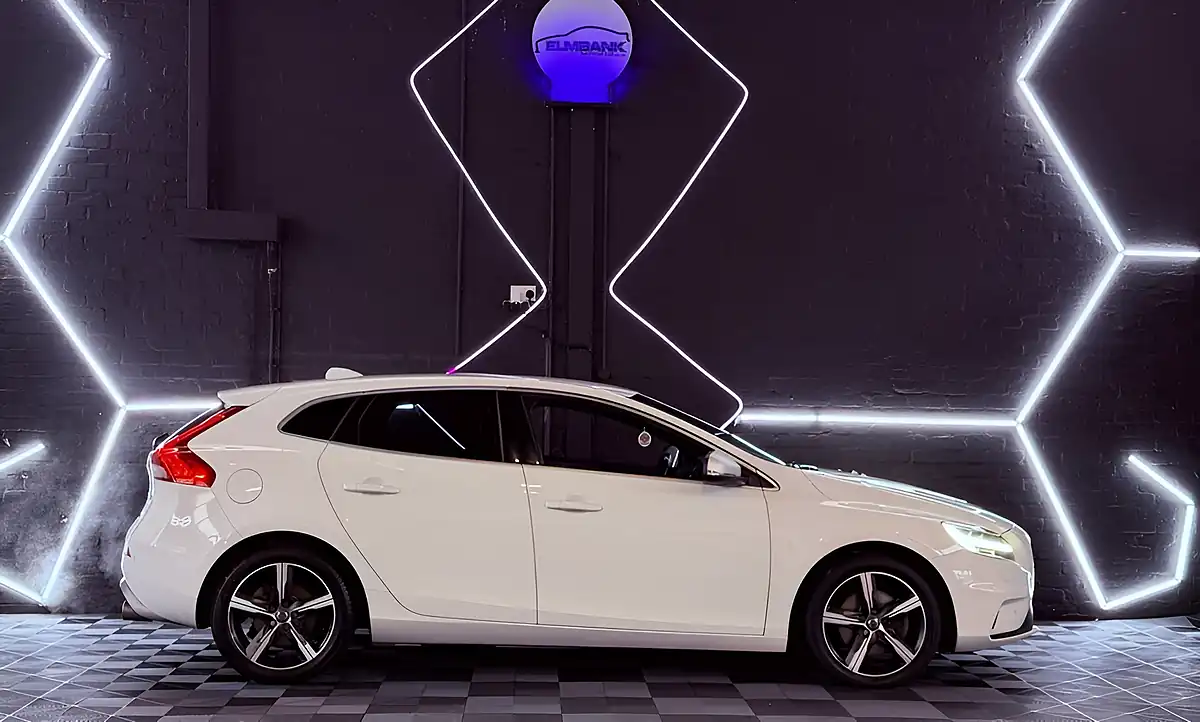 Used 2019 Volvo V40 R-Design Edition White - Interior and Exterior details 11