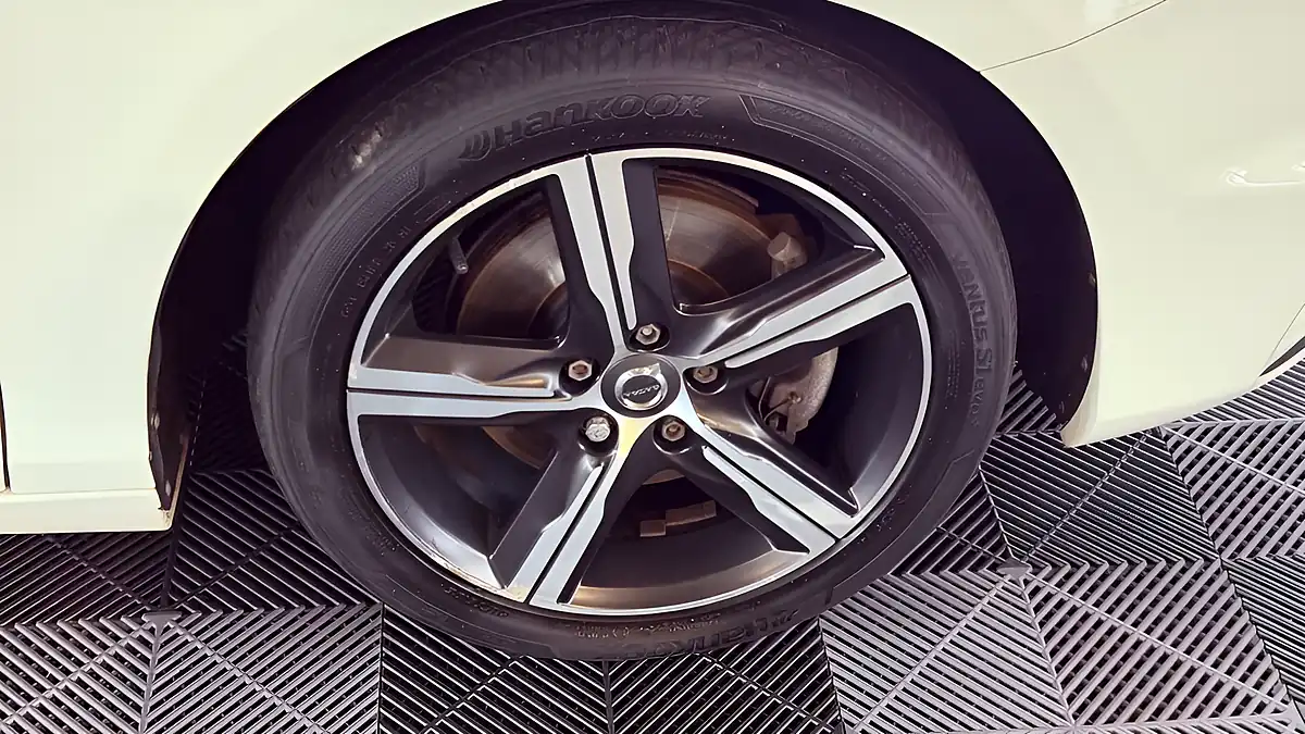 Used 2019 Volvo V40 R-Design Edition White - Interior and Exterior details 13