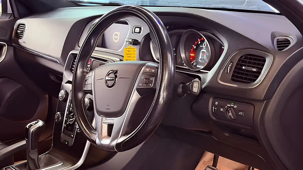Used 2019 Volvo V40 R-Design Edition White - Interior and Exterior details 14
