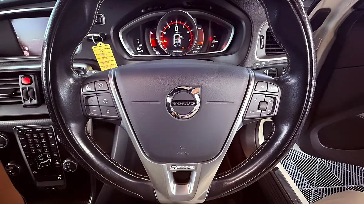 Used 2019 Volvo V40 R-Design Edition White - Interior and Exterior details 18