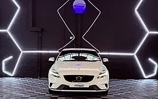Used 2019 Volvo V40 R-Design Edition White - Interior and Exterior details 2