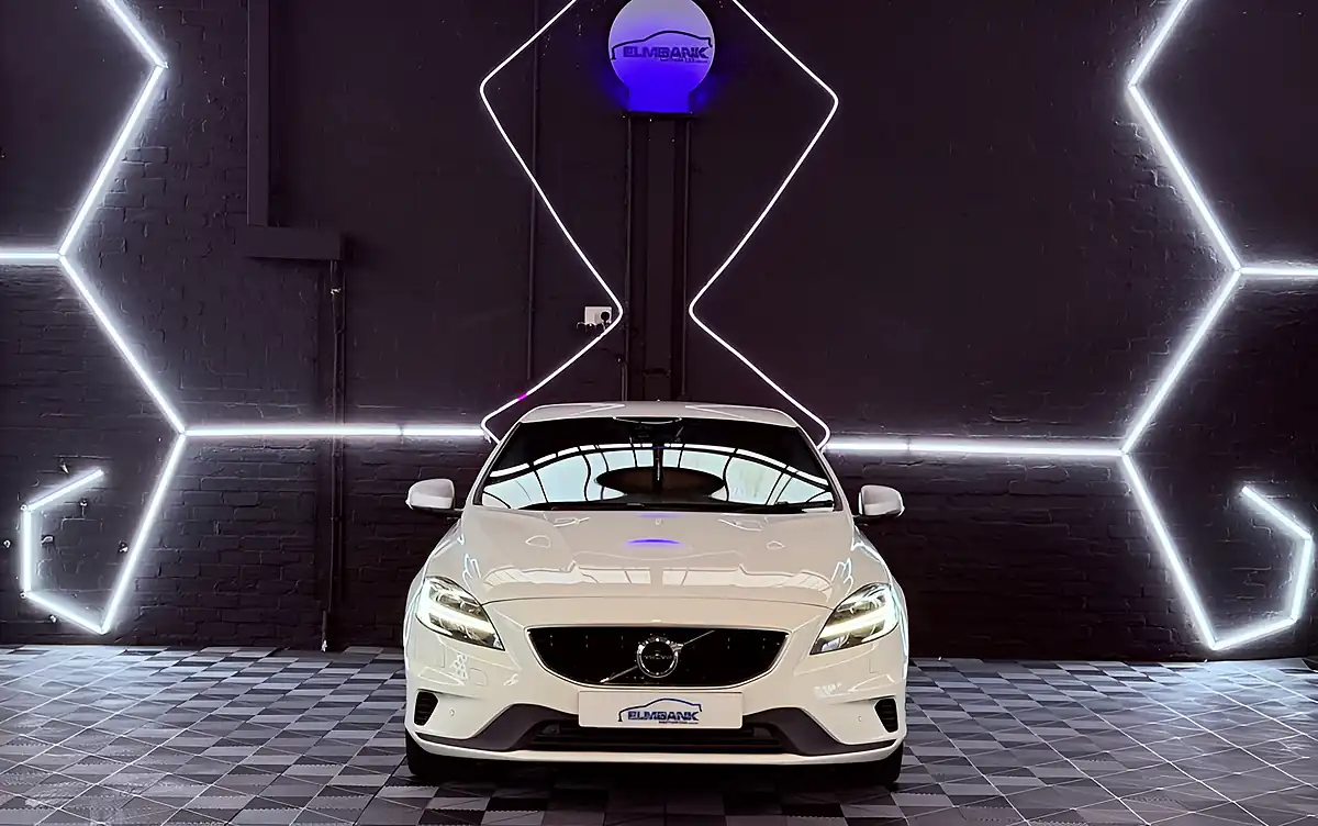 Used 2019 Volvo V40 R-Design Edition White - Interior and Exterior details 2