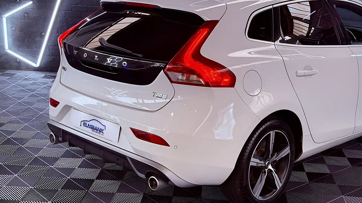 Used 2019 Volvo V40 R-Design Edition White - Interior and Exterior details 20
