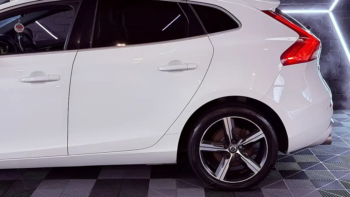 Used 2019 Volvo V40 R-Design Edition White - Interior and Exterior details 5