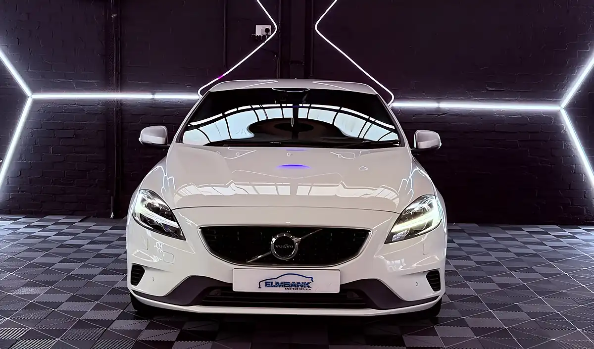Used 2019 Volvo V40 R-Design Edition White - Interior and Exterior details 6