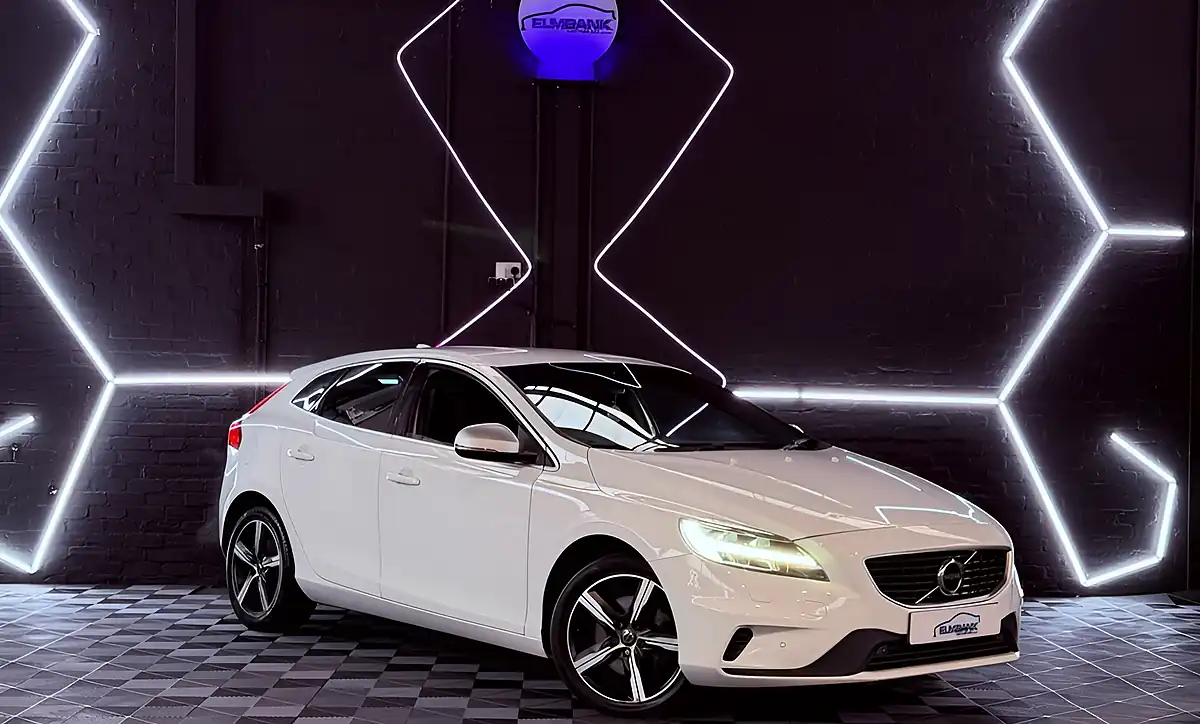 Used 2019 Volvo V40 R-Design Edition White - Interior and Exterior details 7